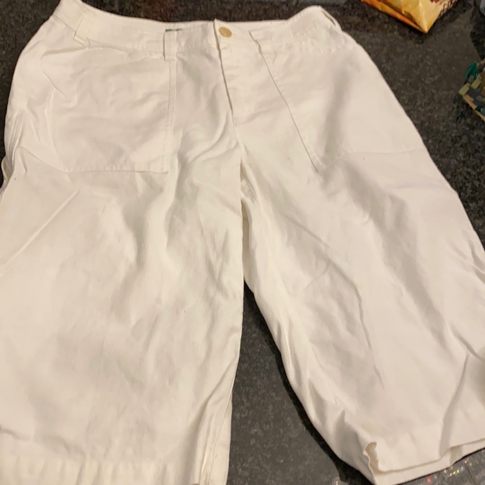 Lauren by Ralph Lauren Capri pants. Size 4